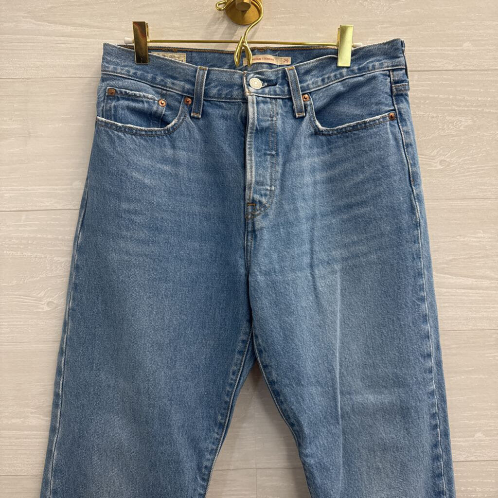 Levi Light Wash Wedgie Straight Jeans 29
