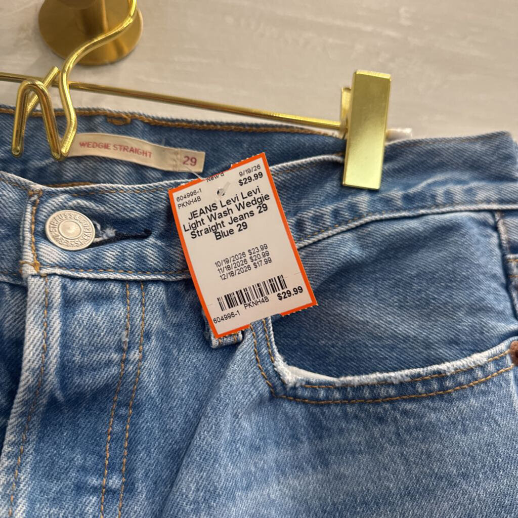 Levi Light Wash Wedgie Straight Jeans 29
