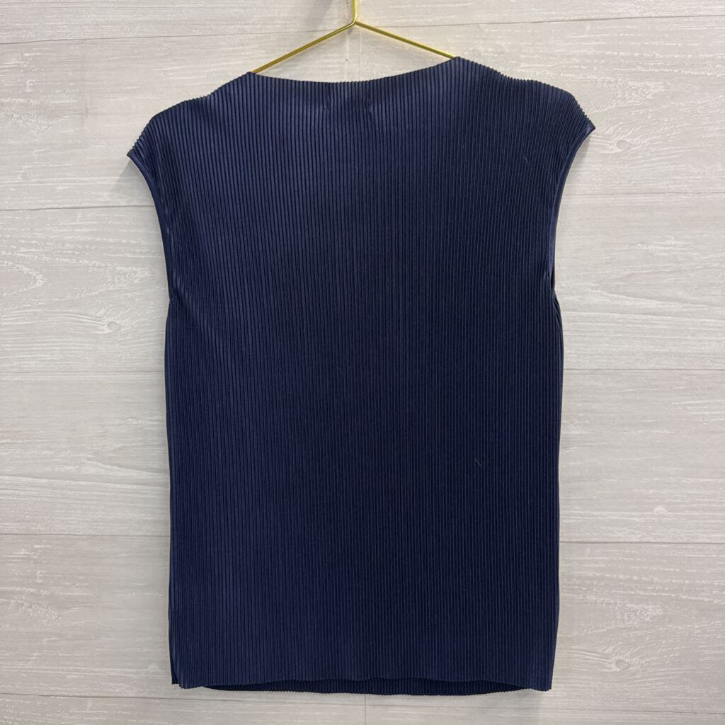 Pleione Navy Pleated Sleeveless Top Medium