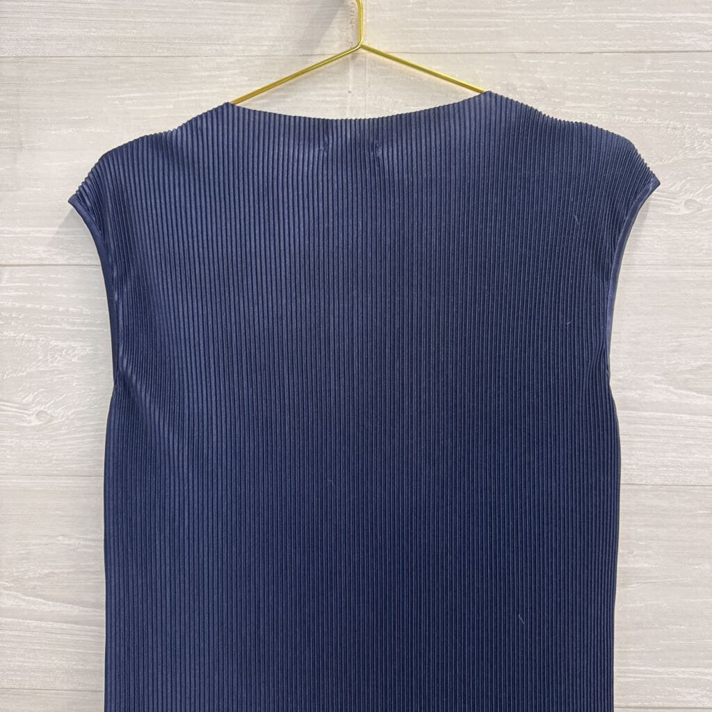 Pleione Navy Pleated Sleeveless Top Medium