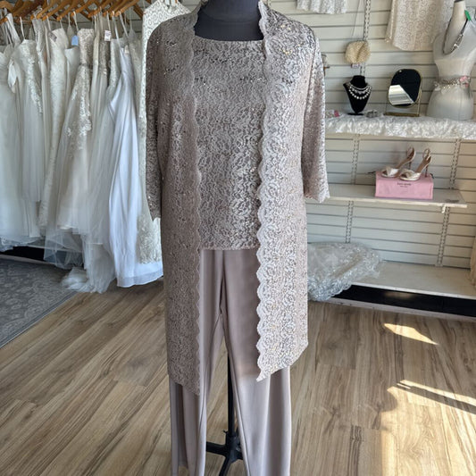 R&M Richards Three Piece Lace Set 14W