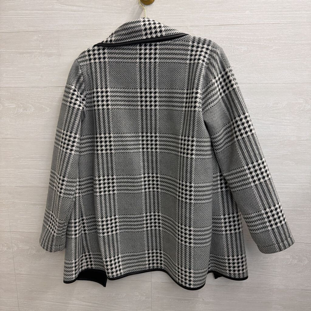 Ellen Reyes Black/ White Plaid Soft Fleece Jacket Large