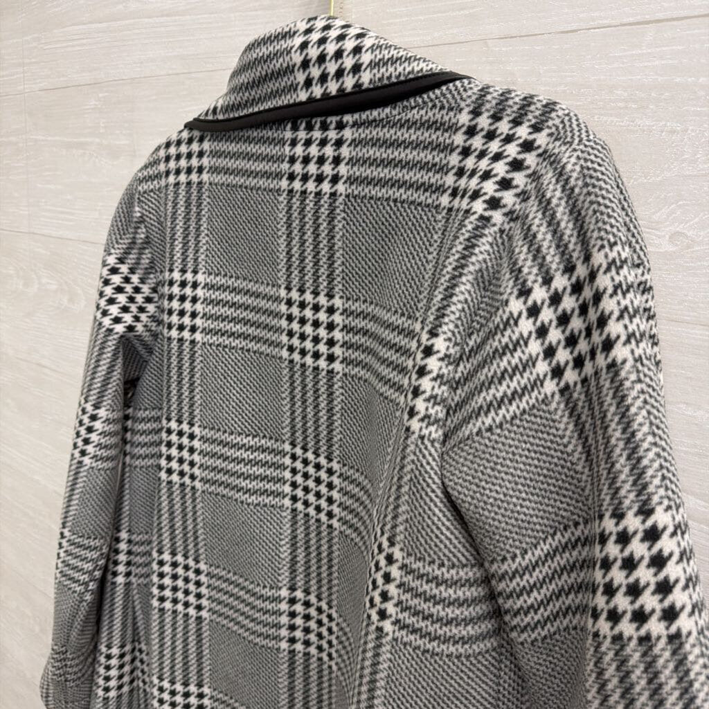 Ellen Reyes Black/ White Plaid Soft Fleece Jacket Large