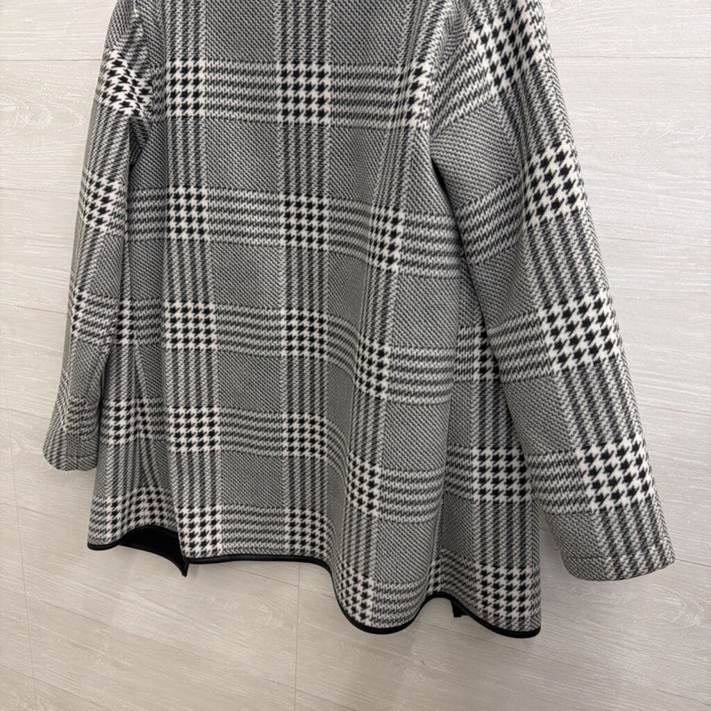 Ellen Reyes Black/ White Plaid Soft Fleece Jacket Large