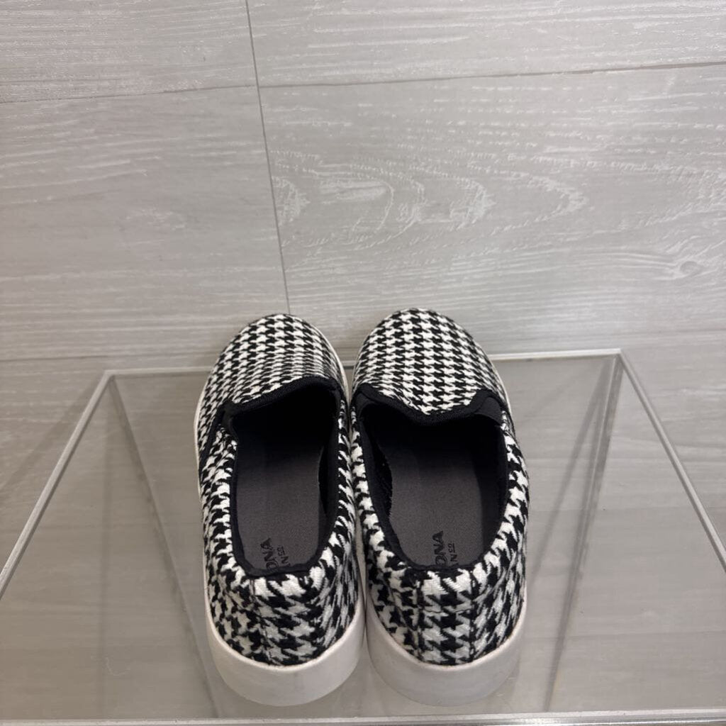 Arizona Jeans Black/ White Houdstooth Slip On Shoes 6