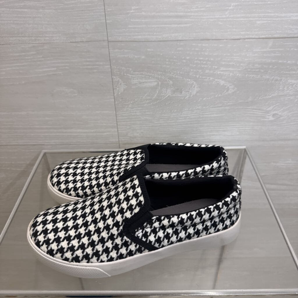 Arizona Jeans Black/ White Houdstooth Slip On Shoes 6