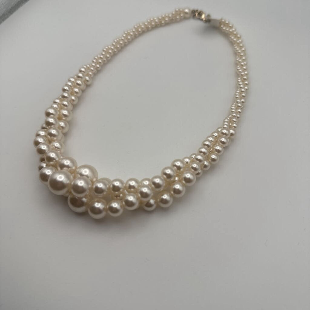 Twisted Faux Pearl Necklace