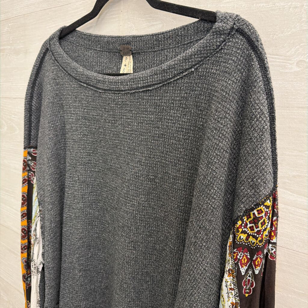 We The Free Grey Long Printed Sleeve Top Small