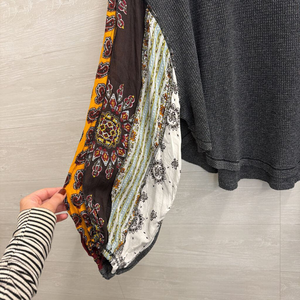 We The Free Grey Long Printed Sleeve Top Small