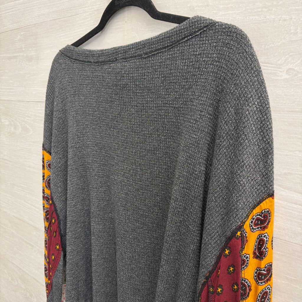 We The Free Grey Long Printed Sleeve Top Small