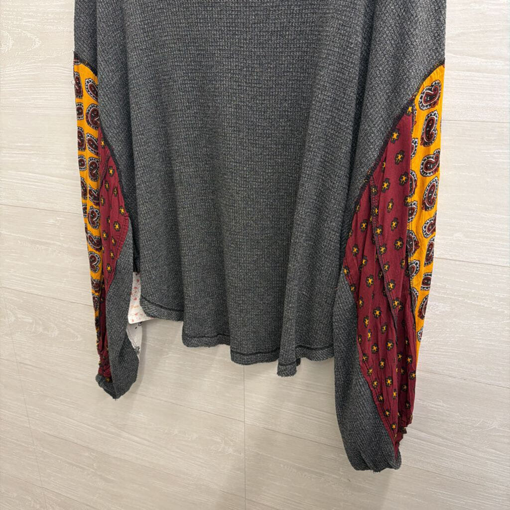 We The Free Grey Long Printed Sleeve Top Small