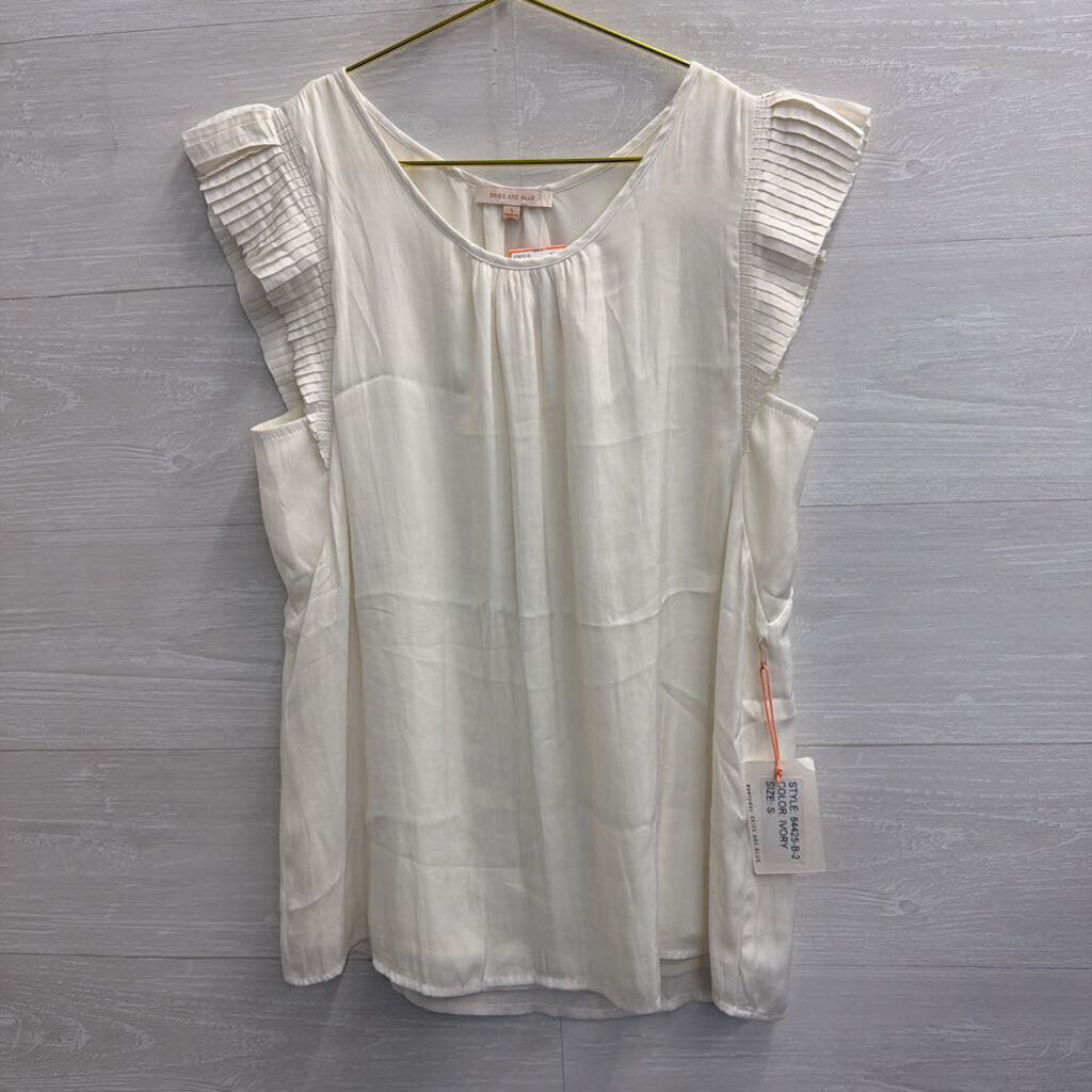 Skies are Blue White Pleated Short Sleeve Top Small