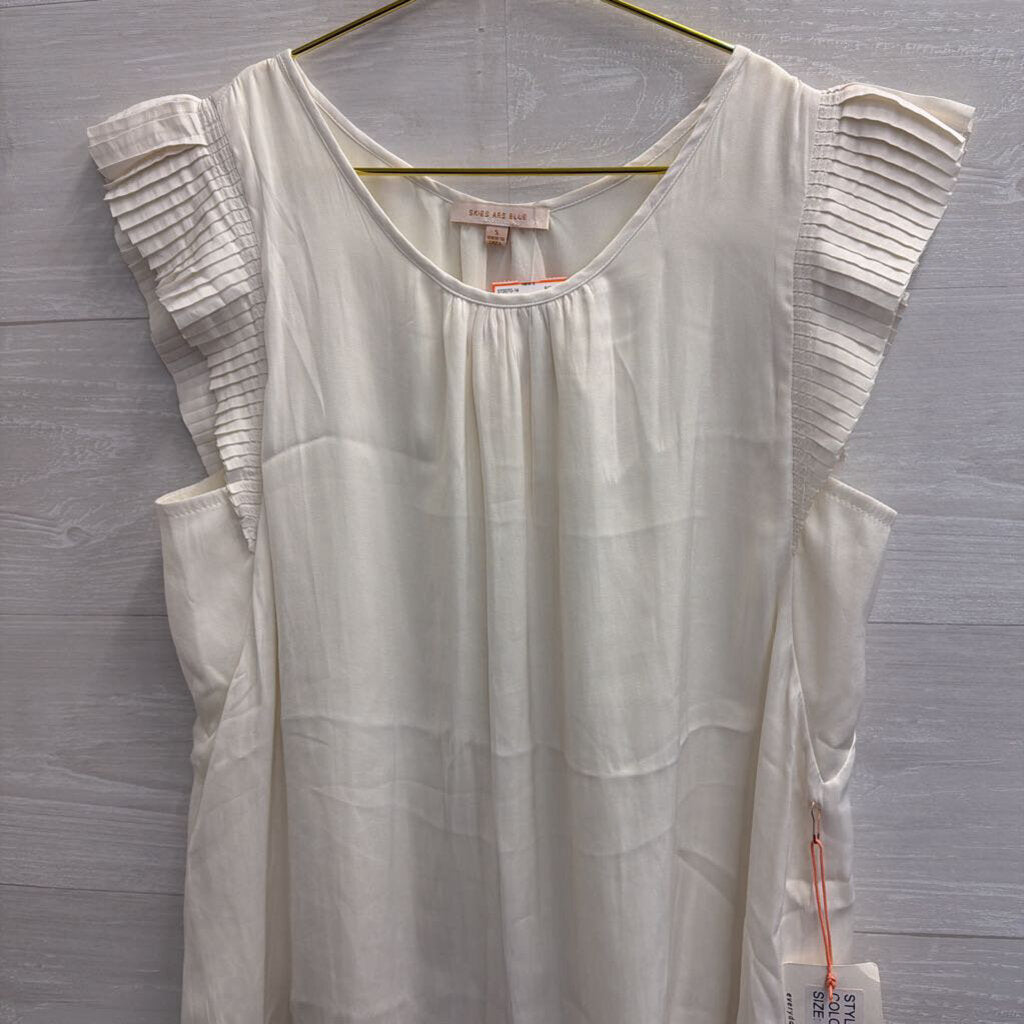 Skies are Blue White Pleated Short Sleeve Top Small