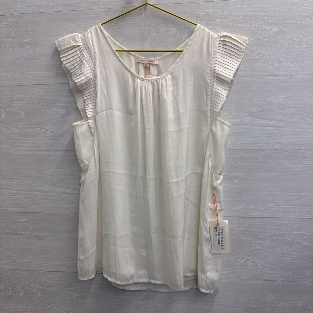 Skies are Blue White Pleated Short Sleeve Top Small