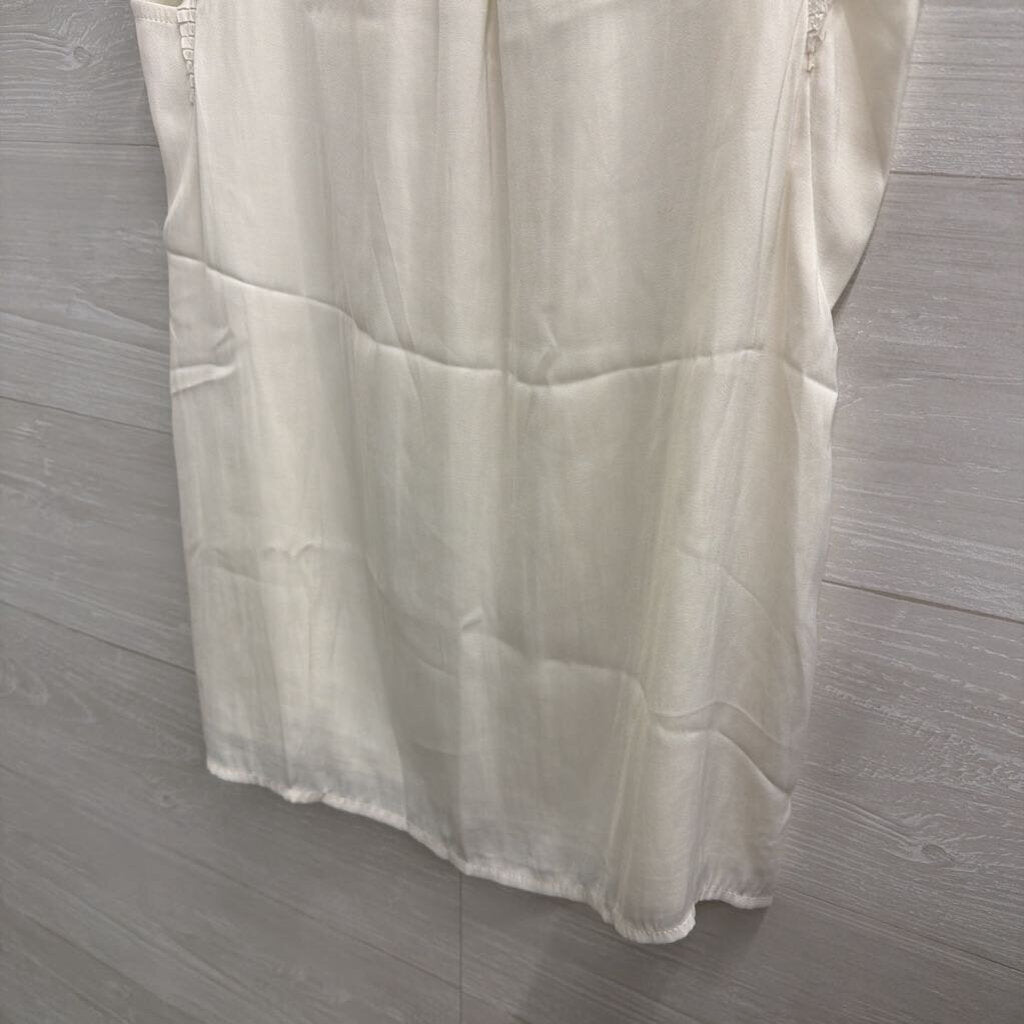 Skies are Blue White Pleated Short Sleeve Top Small