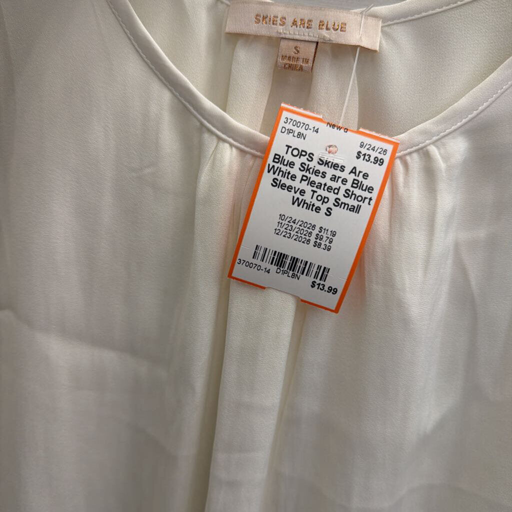 Skies are Blue White Pleated Short Sleeve Top Small