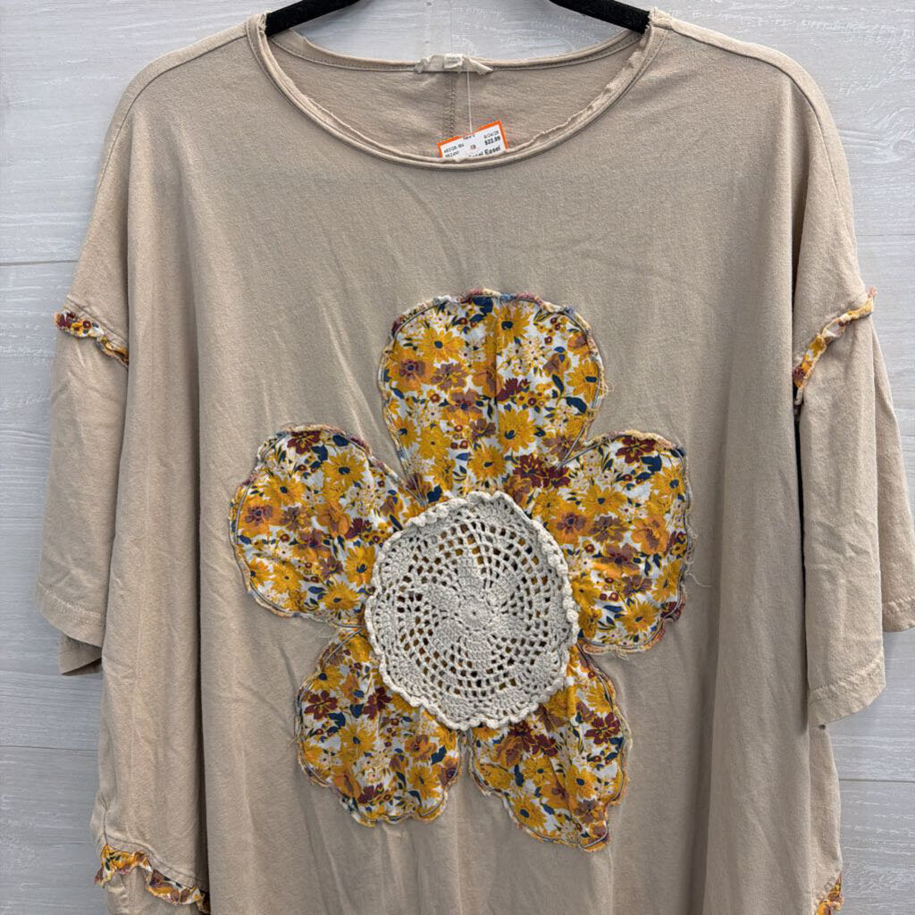 Easel Beige/ Multi Flower Print Short Sleeve Top Medium