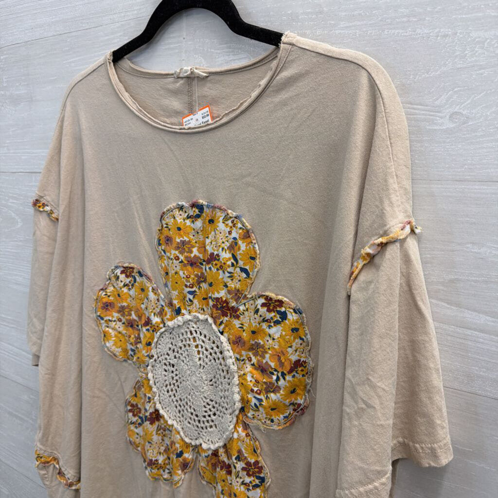Easel Beige/ Multi Flower Print Short Sleeve Top Medium
