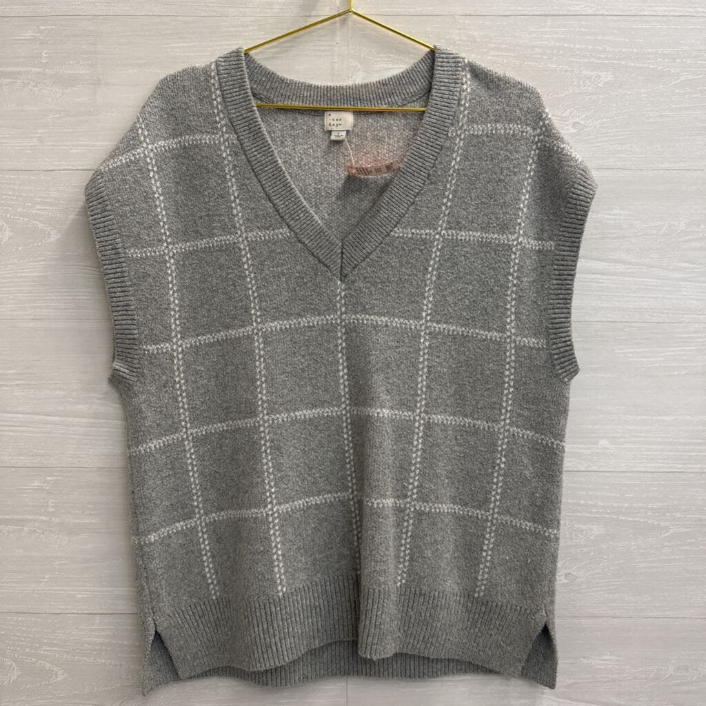 Grey/ White Knit Sleeveless Sweater Top Large