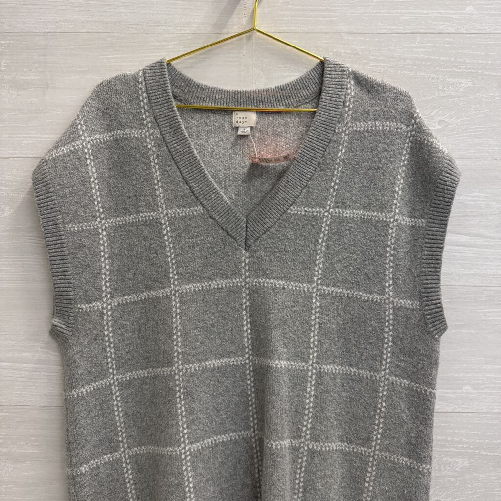 Grey/ White Knit Sleeveless Sweater Top Large