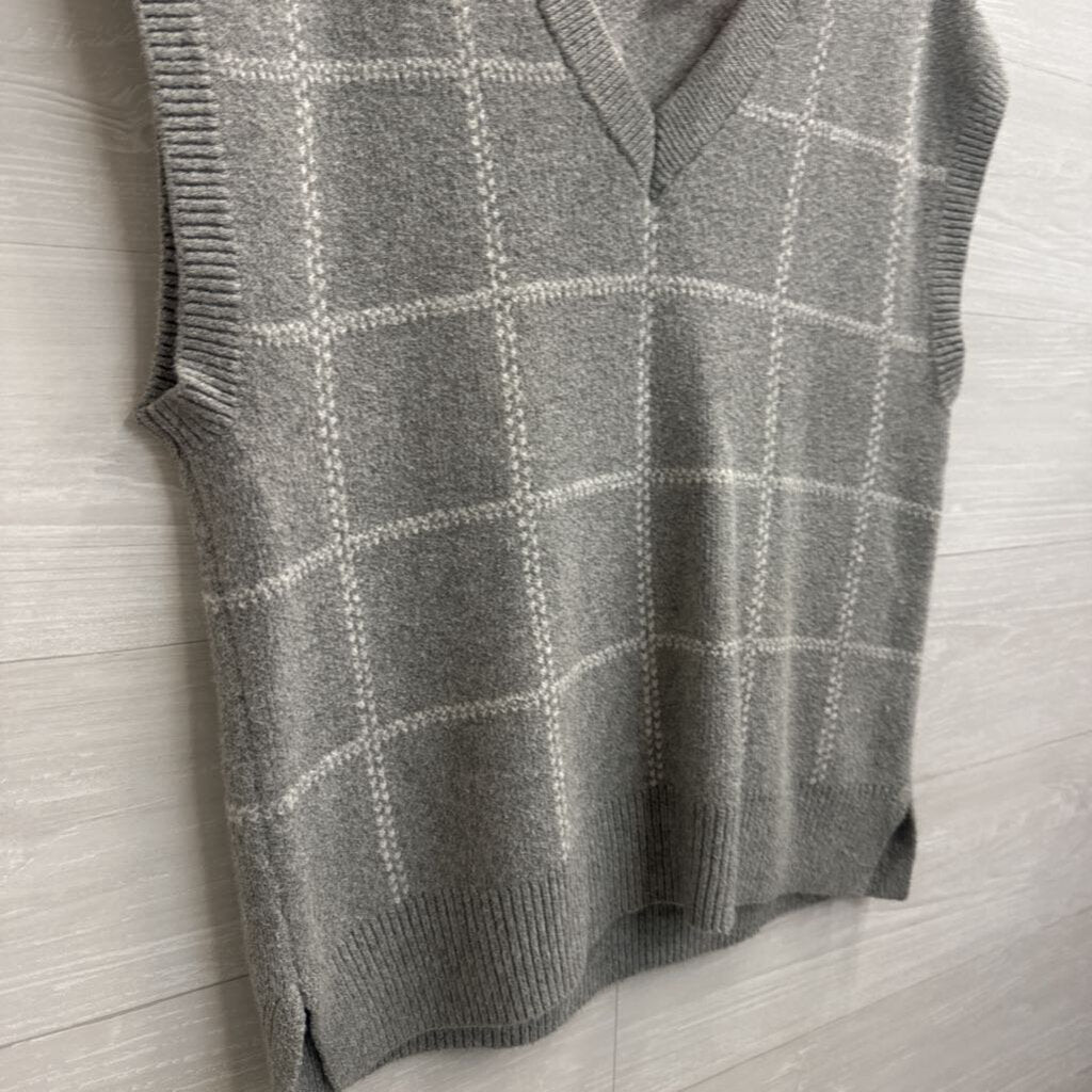Grey/ White Knit Sleeveless Sweater Top Large