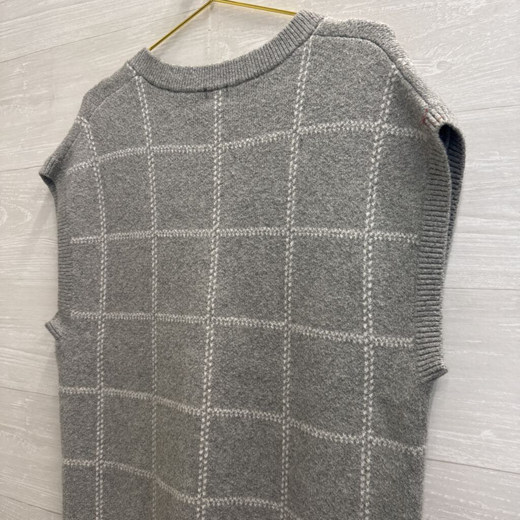 Grey/ White Knit Sleeveless Sweater Top Large