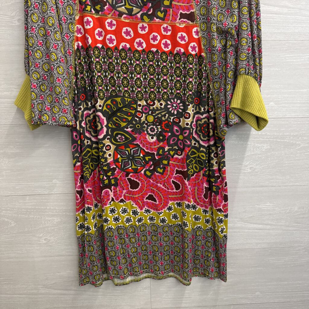 Green/ Multi Print Short Sleeve Shift Dress Medium