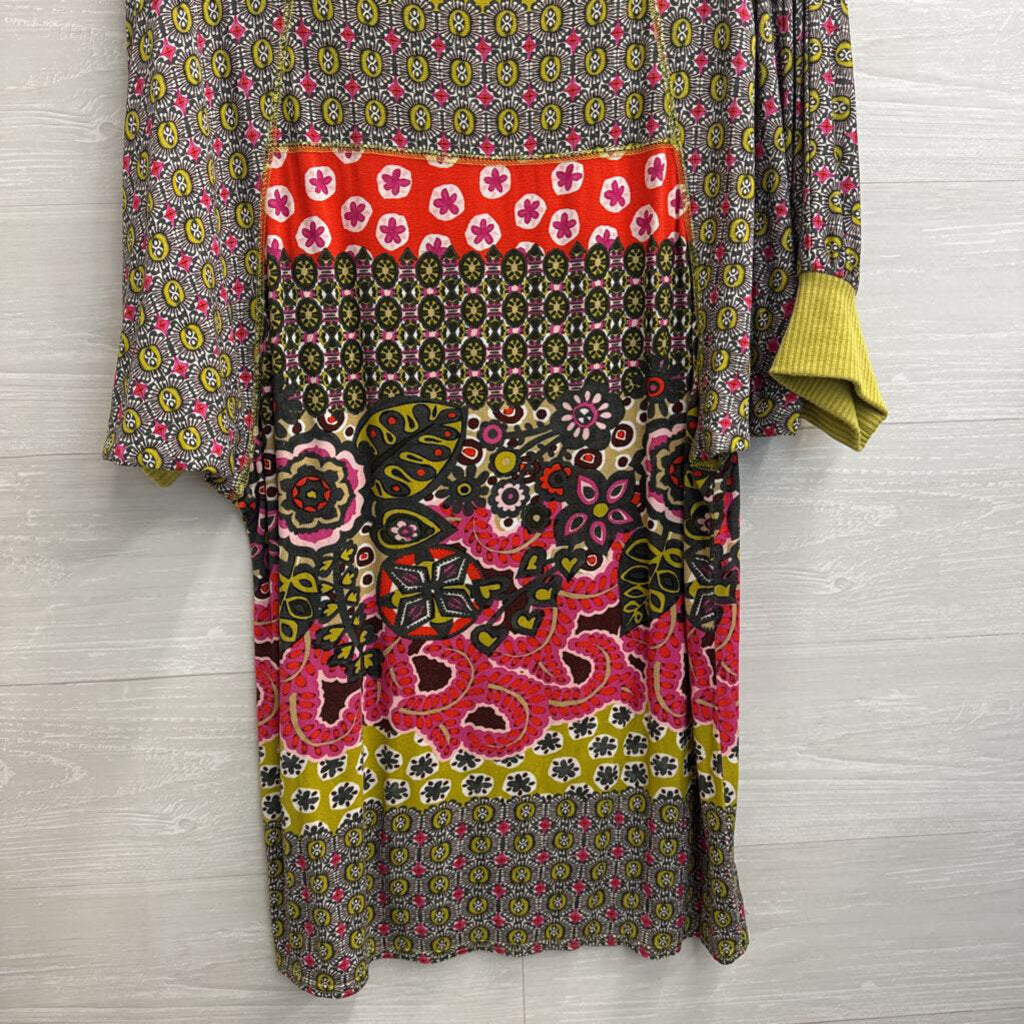 Green/ Multi Print Short Sleeve Shift Dress Medium