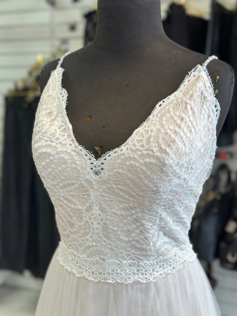 Allure Bridals Ivory/ Champagne Lace Tulle Boho Bridal Gown 14
