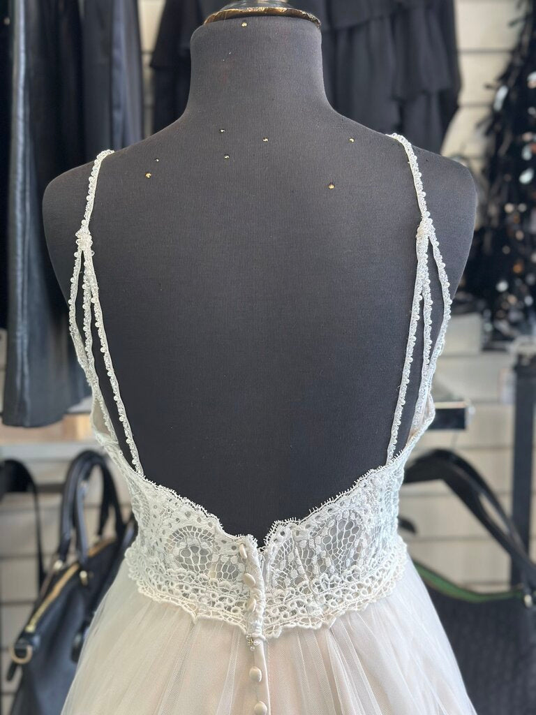 Allure Bridals Ivory/ Champagne Lace Tulle Boho Bridal Gown 14