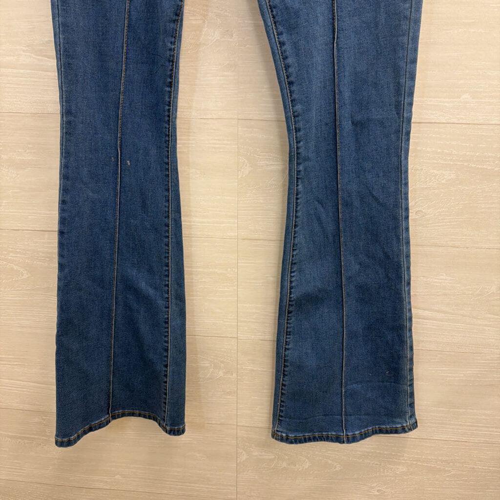 Edikted Medium Wash Flare Leg Jeans Medium