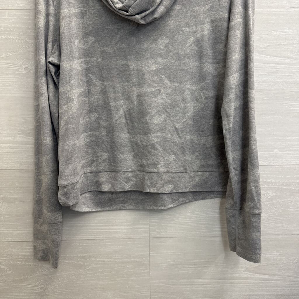 Vuori Soft Grey Camo Print Long Sleeve Hooded Pullover Small