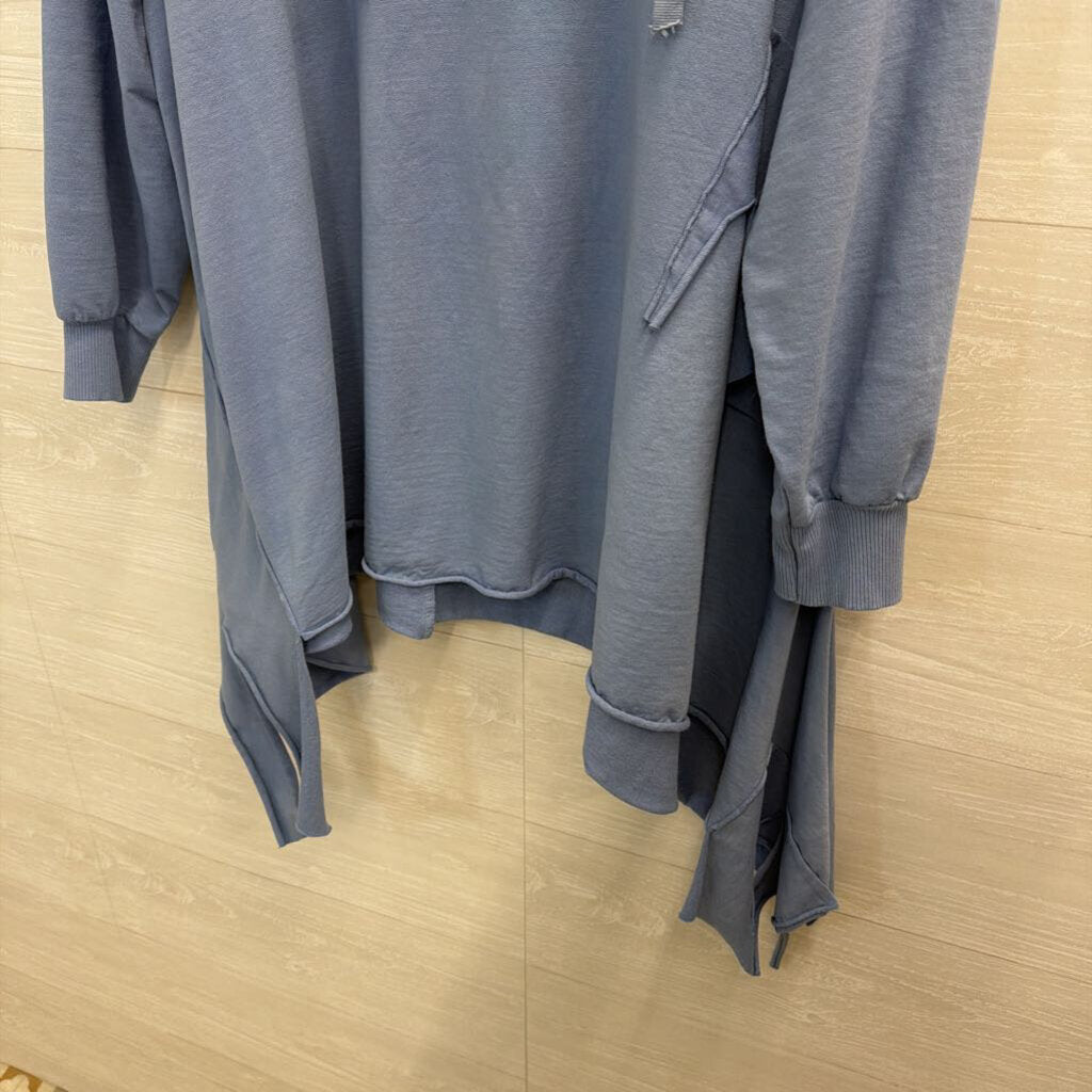Tempo Paris Blue Long Sleeve Hooded Pullover Medium/ Large