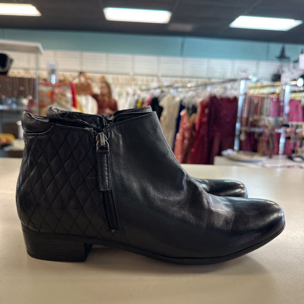 Trotters Black Leather Major Booties 11