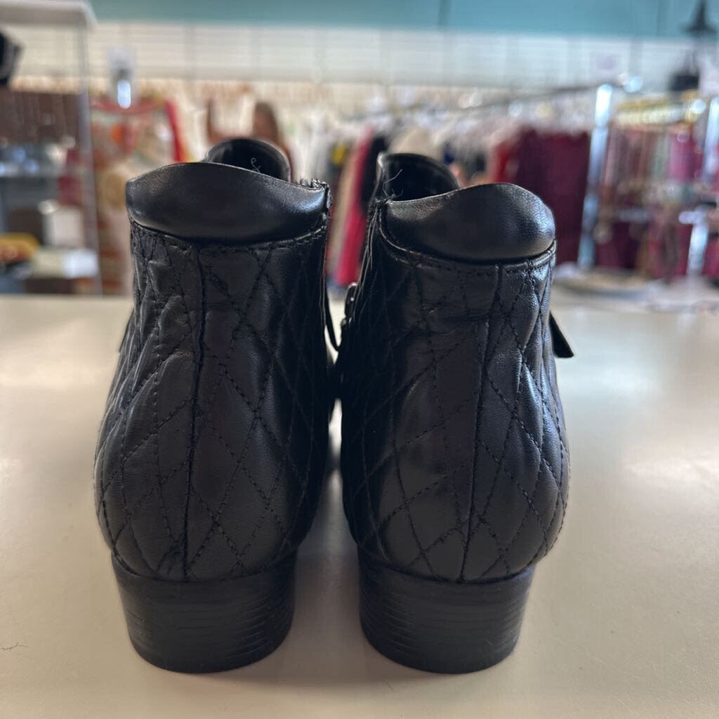 Trotters Black Leather Major Booties 11
