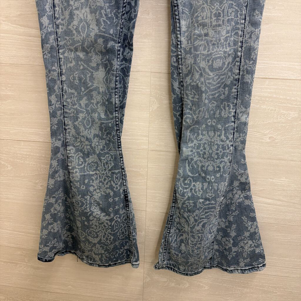 We The Free Blue Print Just Float On Flare Jeans 28
