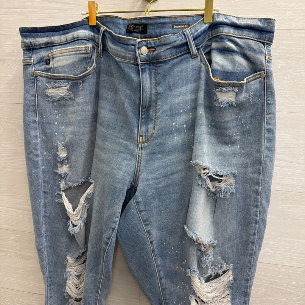 Judy Blue Light Wash Distressed Boyfriend Fit Jeans 24W