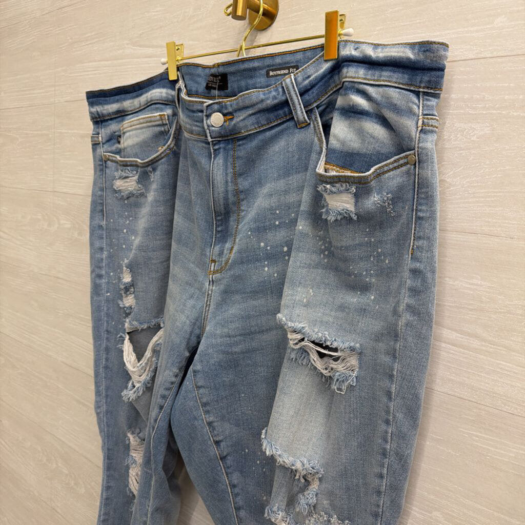 Judy Blue Light Wash Distressed Boyfriend Fit Jeans 24W