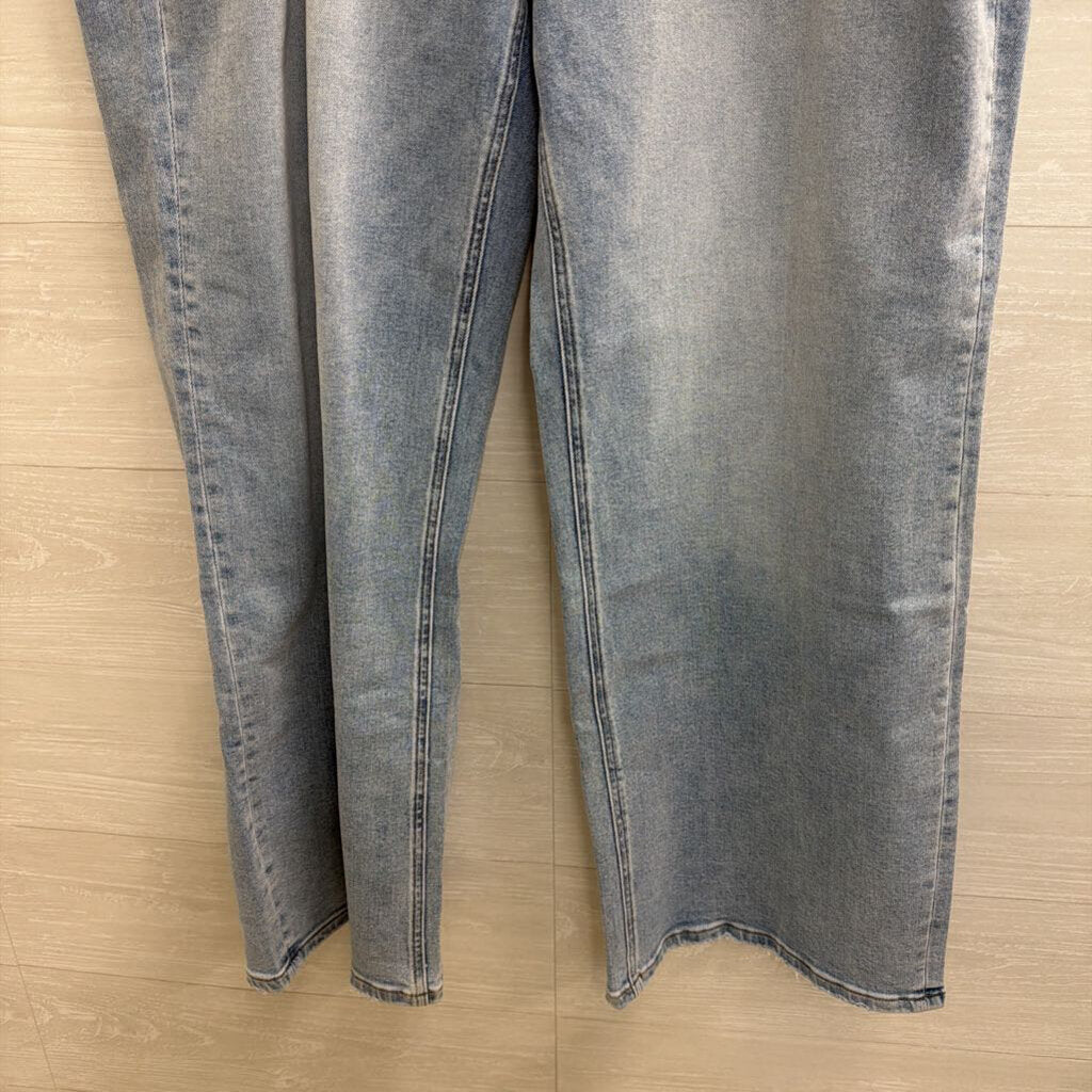 MoCo Light Wash Wide Leg Jeans 22W