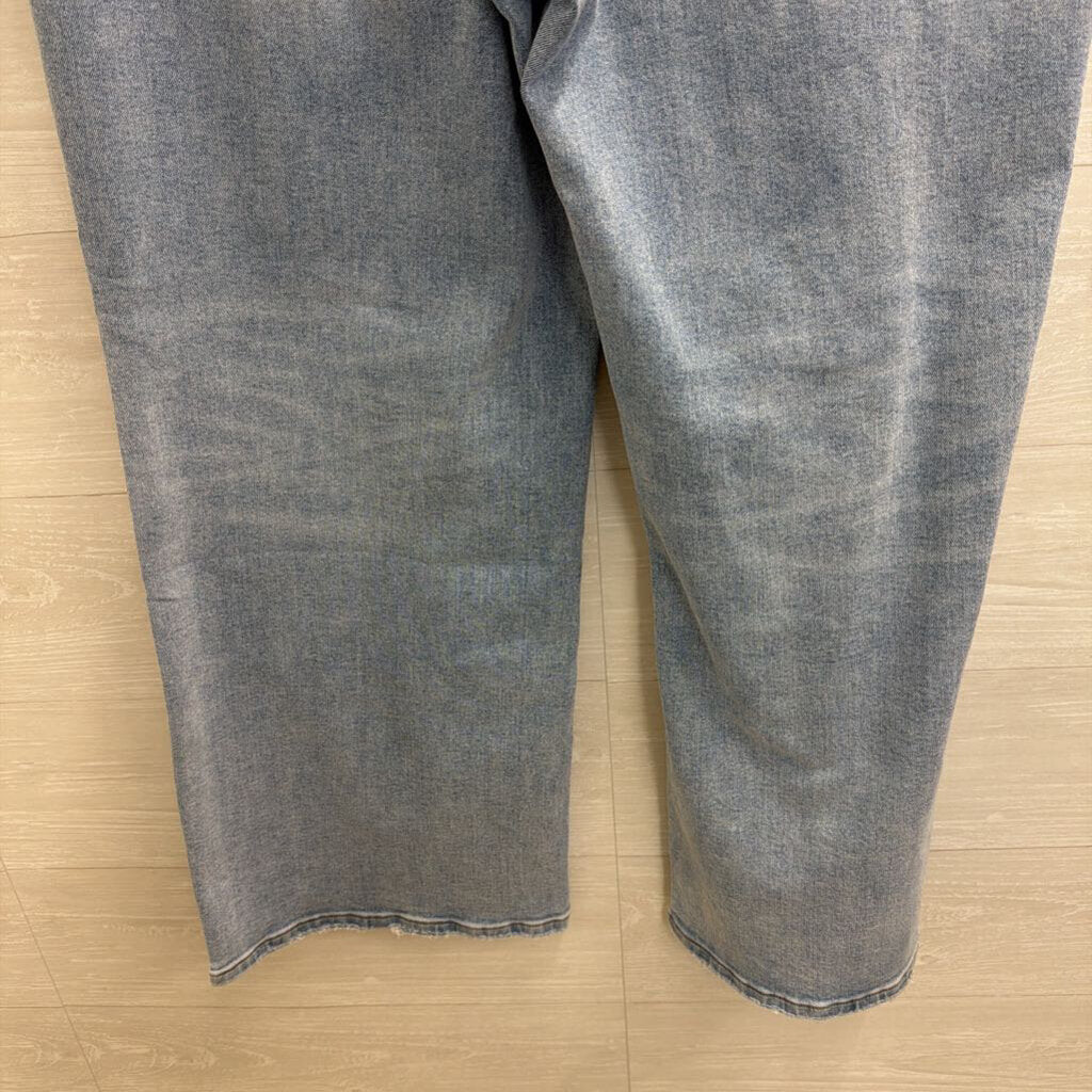 MoCo Light Wash Wide Leg Jeans 22W