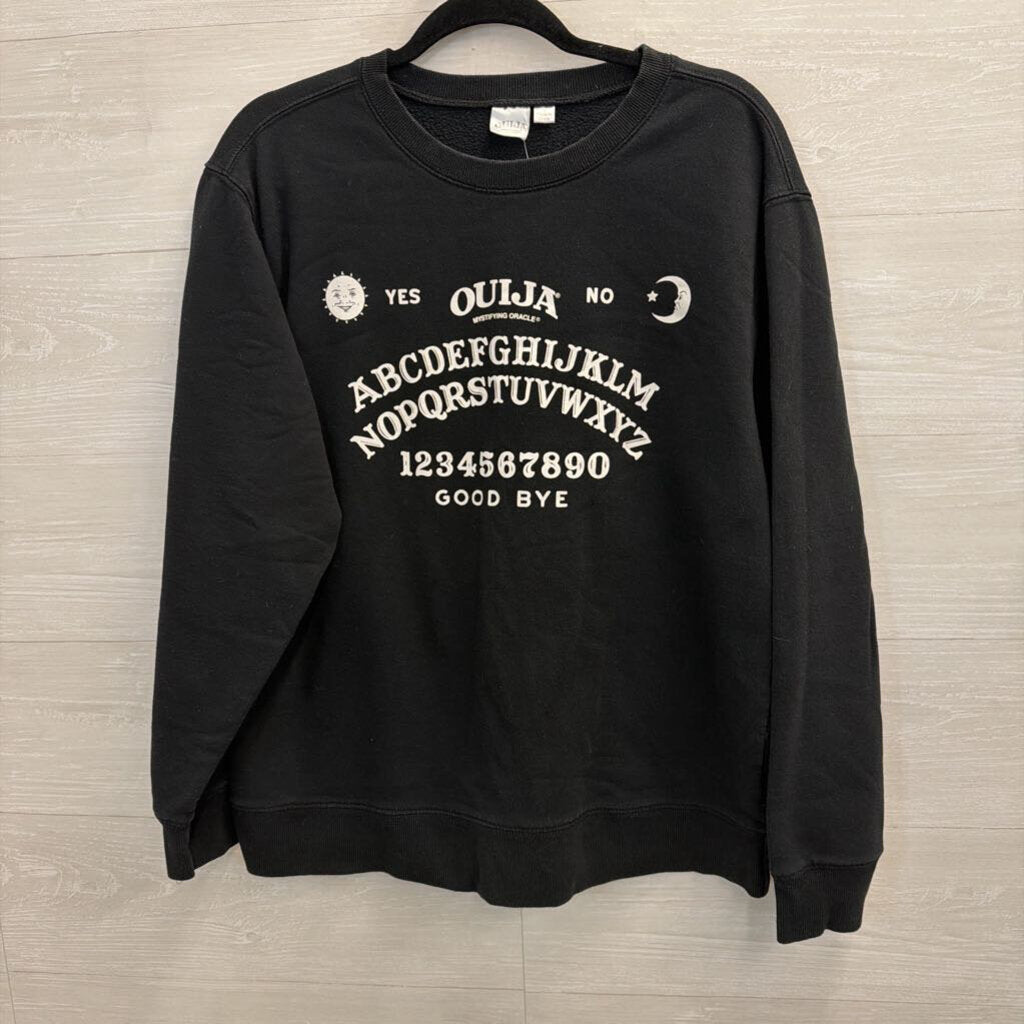 Quija Black/ White Graphic Long Sleeve Pullover Extra Large
