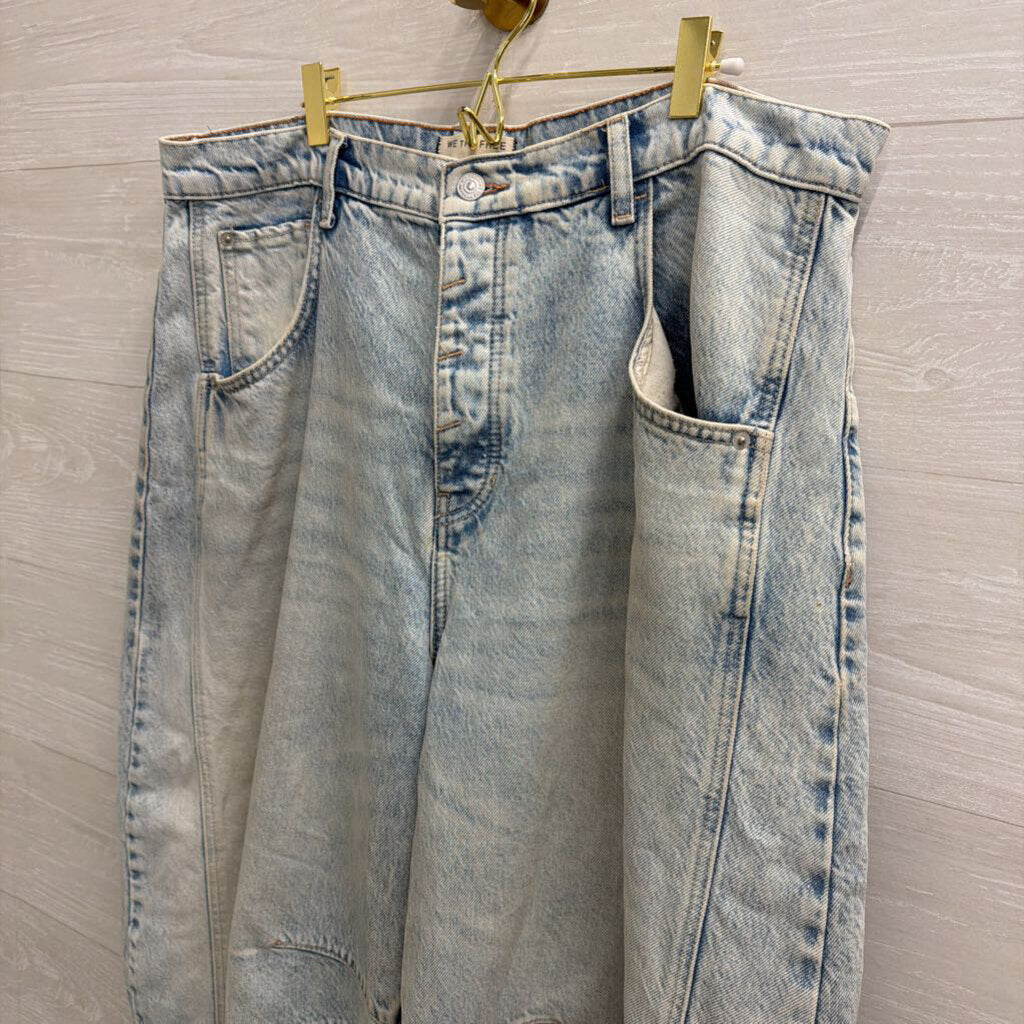 We The Free Light Wash Barrel Jeans 33