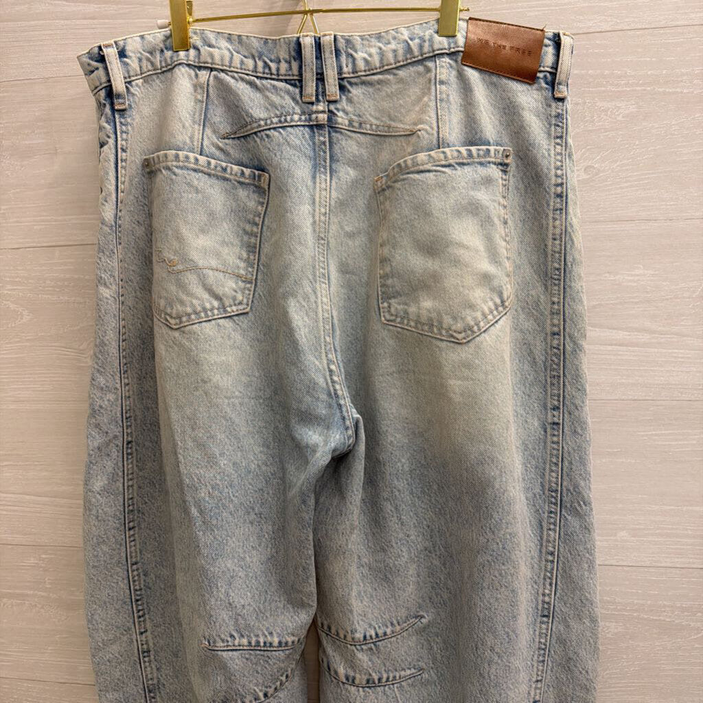We The Free Light Wash Barrel Jeans 33