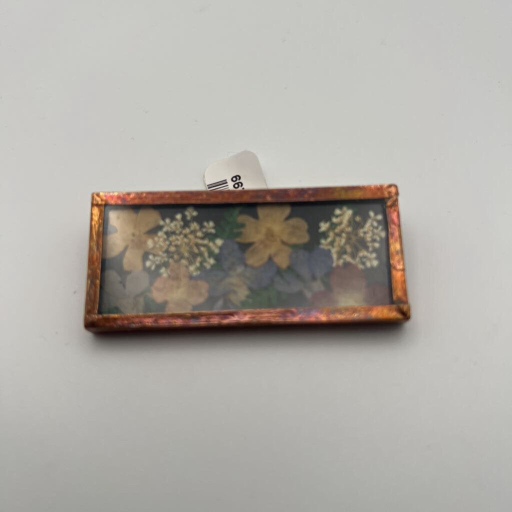 Dried Floral Resin Pin