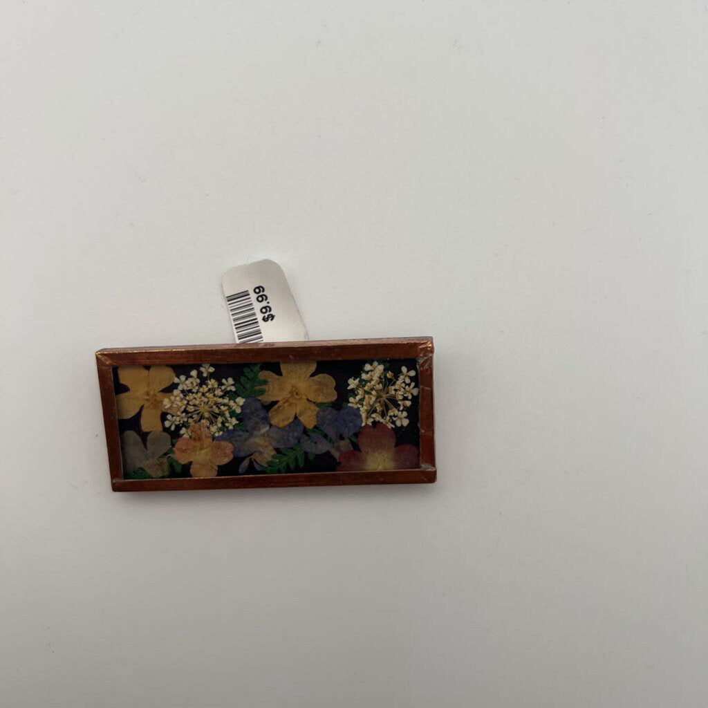 Dried Floral Resin Pin