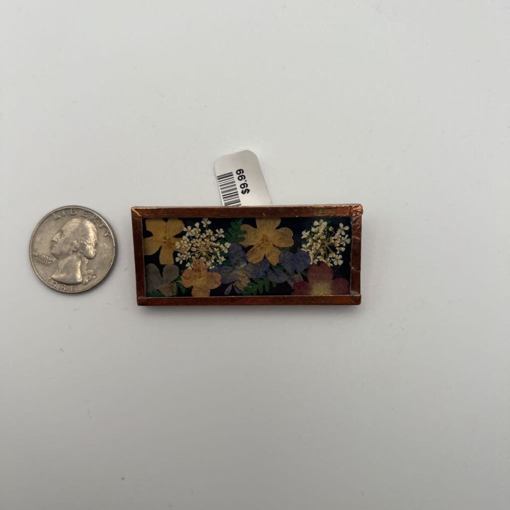 Dried Floral Resin Pin