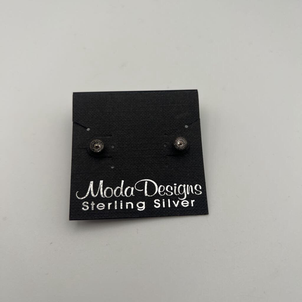 Moda Designs Silver Stud Earrings