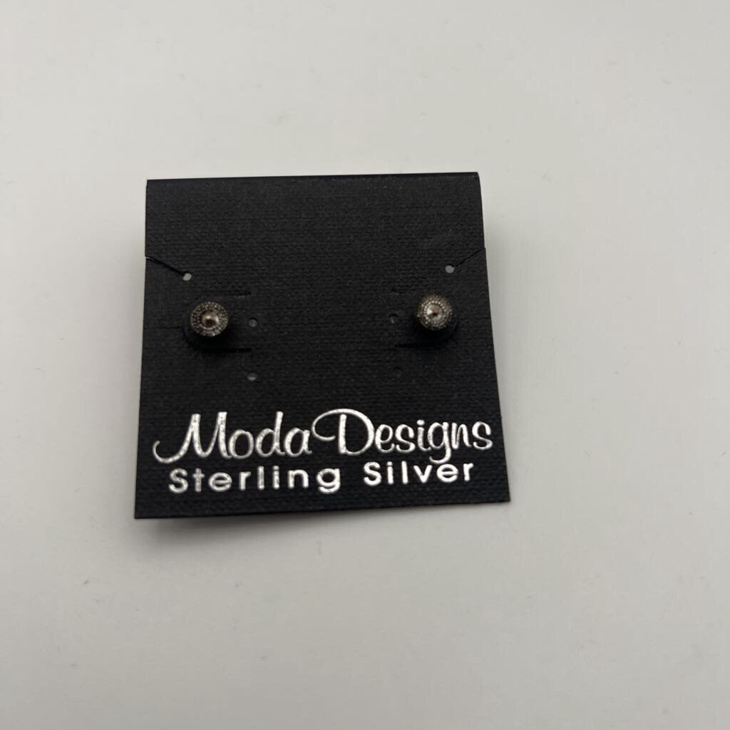 Moda Designs Silver Stud Earrings