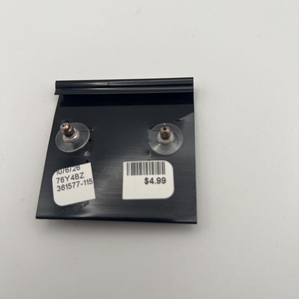 Moda Designs Silver Stud Earrings
