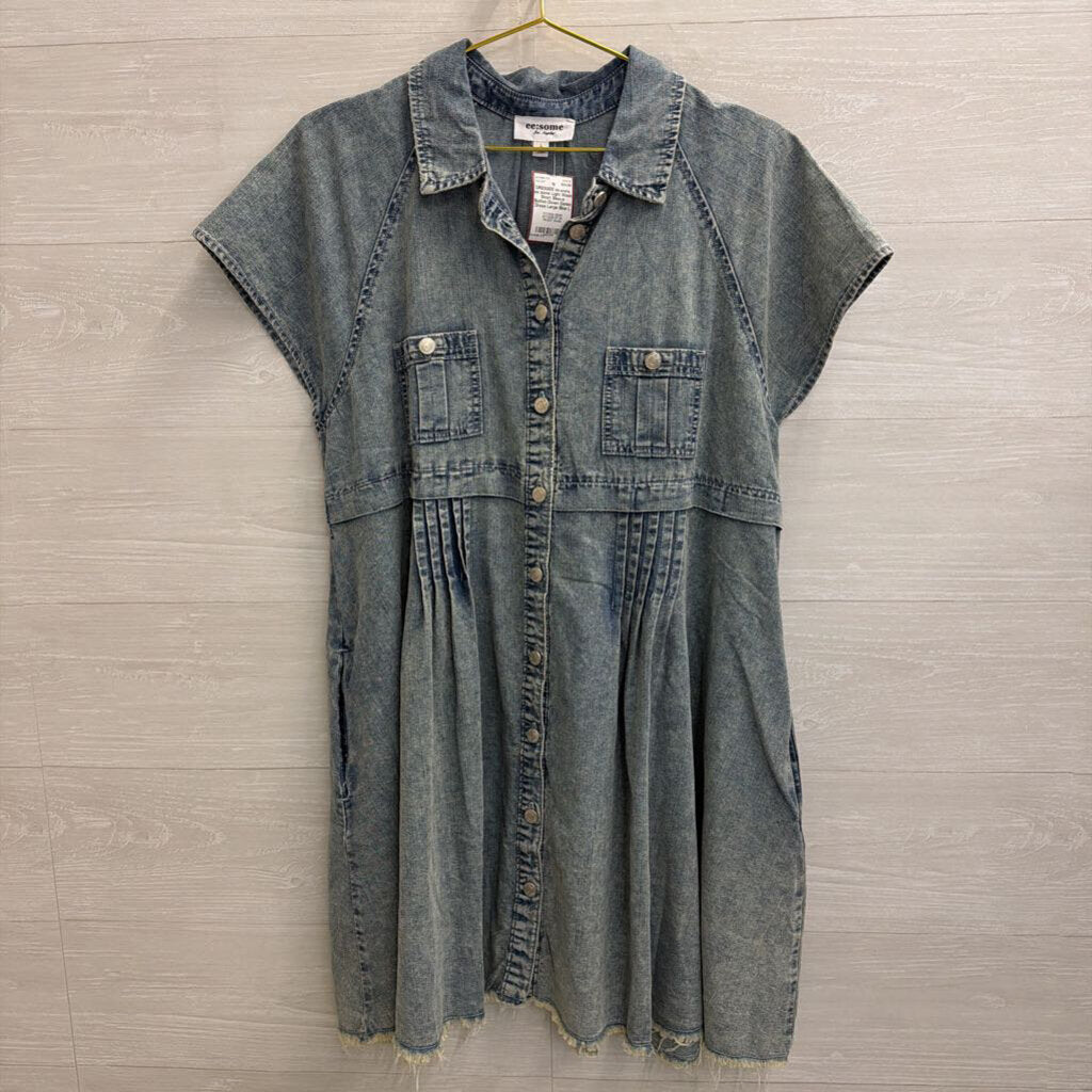 ee some Light Wash Short Sleeve Button Down Denim Dress Large